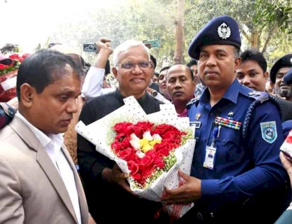 On the occasion of the arrival of the Honorable Minister of the Ministry of Social Welfare and Ministry of Women and Children Affairs of the Government of the People's Republic of Bangladesh in Dinajpur district, a warm floral reception.