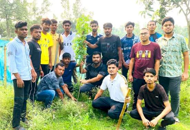 On the occasion of the 43rd martyrdom anniversary of Gobindganj Martyr President Ziaur Rahman, a tree plantation program was held by the Government College Chhatra Dal.