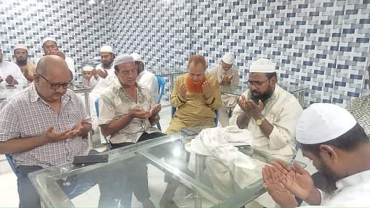Milad mahfil and prayers were held on the occasion of the auspicious opening of the new building of Bonful Hotel and Restaurant, a renowned institution in Gobindganj.