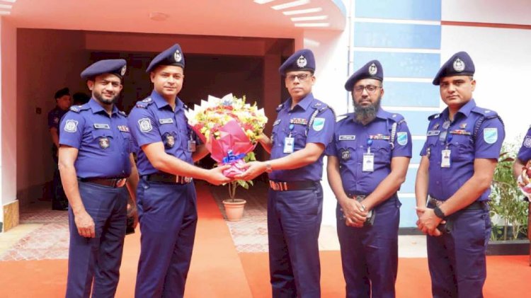 Police Superintendent Mohammad Menhazul Alam visited the Shivpur Circle Office in Narsingdi.