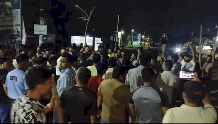 In Teknaf, supporters of Abdullah, who was deprived of BNP's nomination, blockaded the road for 4 hours and planted banana trees.