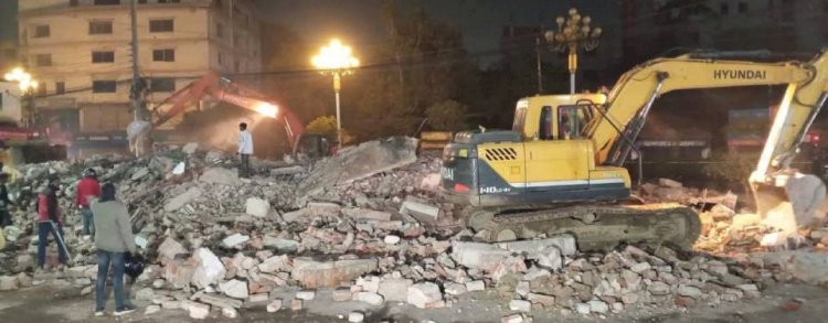 Enraged students and public demolish Awami League office in Rajshahi.