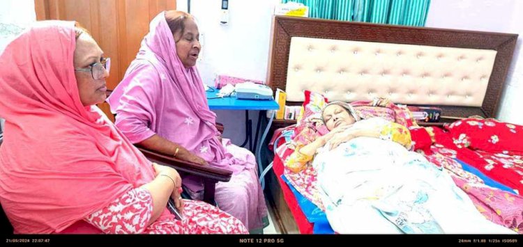 Professor Dr. Hosne Ara Begum at the bedside of Shamsunnahar Banu in Bogra.